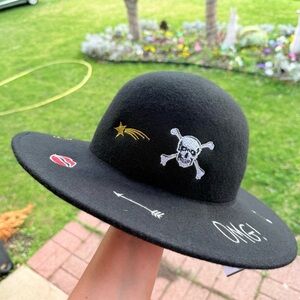 August Hats Black Embroidered Hat wool